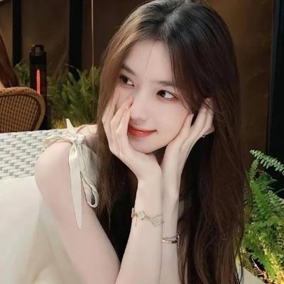 新生代小生深夜密会神秘女子，评论区沦陷，长达一周持续发酵